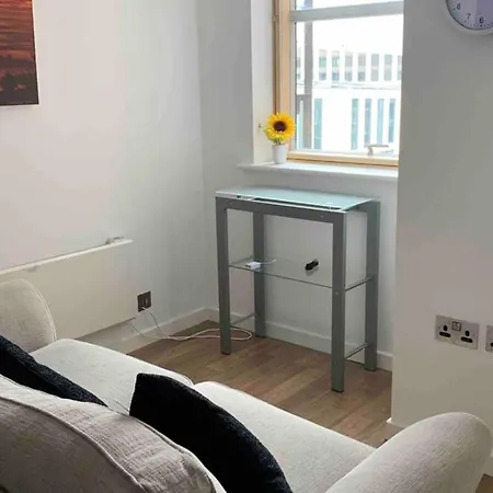 #stayhere 3 - Sleeps 2, Leeds City Centre Studio Apartment